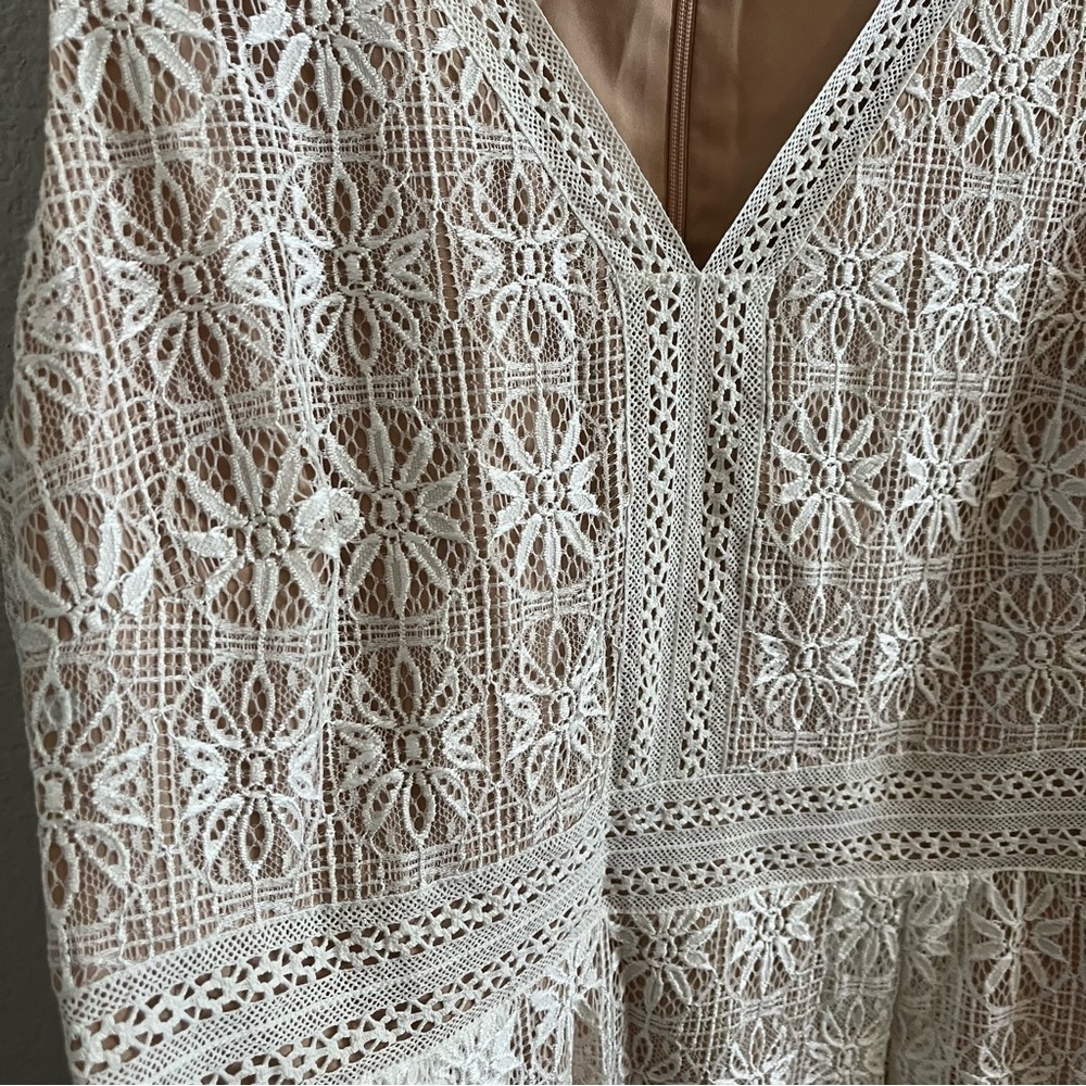 Lace dress - Picture 5 of 6